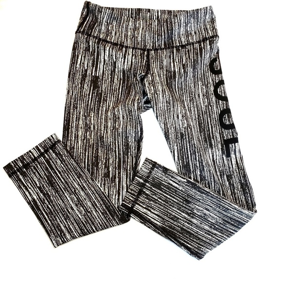SoulCycle Vertical Stripe Cropped Capri Leggings - Picture 3 of 5